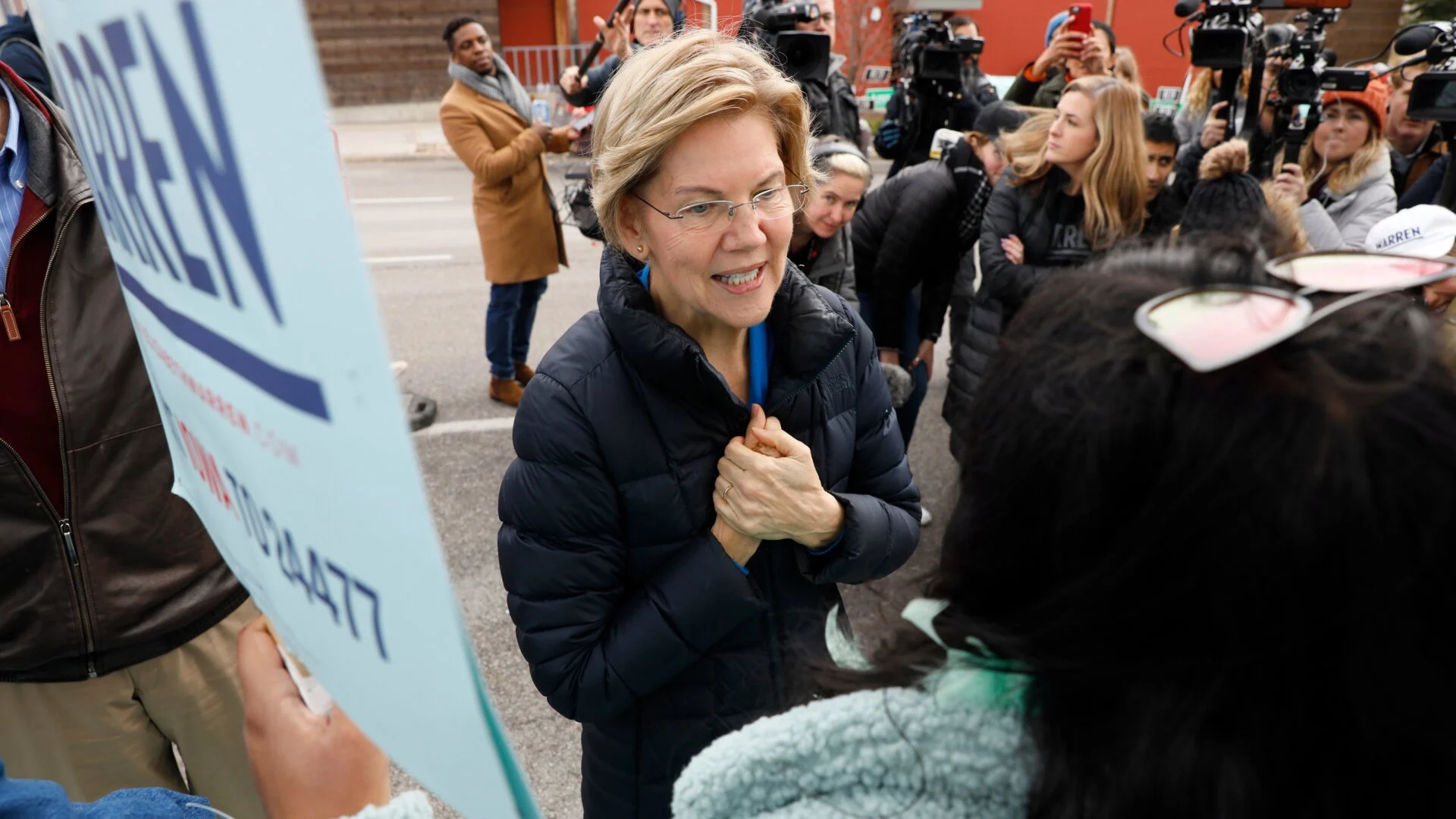Elizabeth Warren Uses ChatGPT, Earning Approval from Skeptics Including Bernie