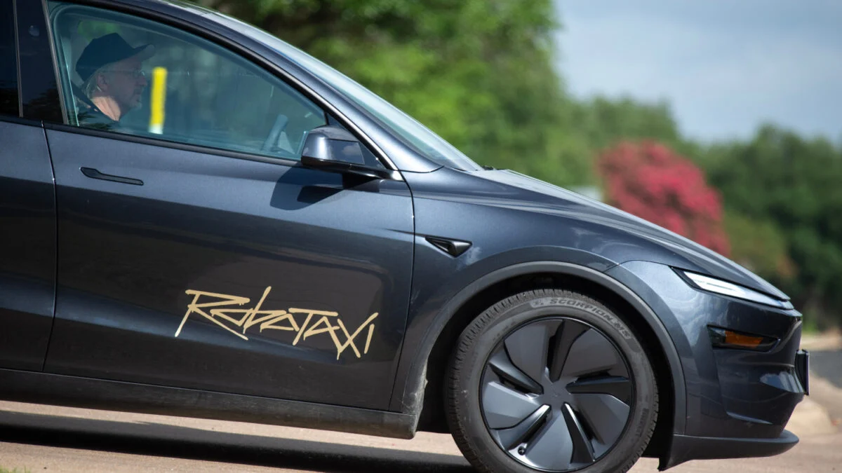 Tesla Tests Driverless Robotaxis: No Safety Monitors or Riders Present