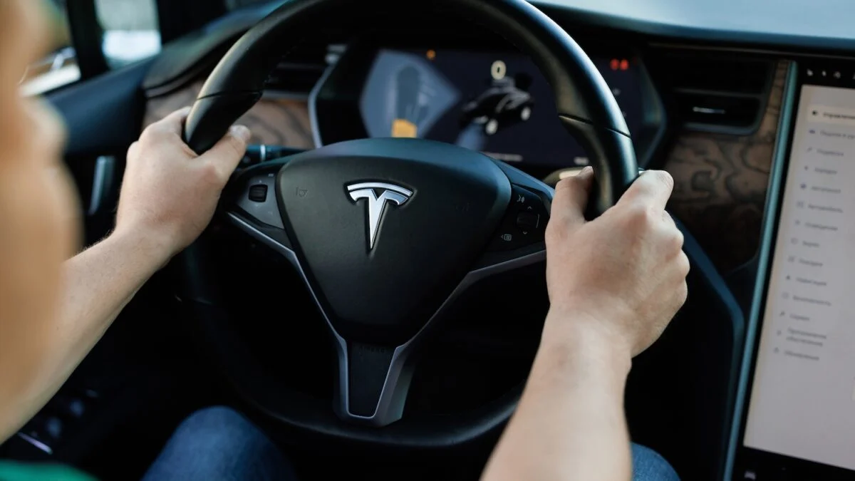 Tesla's 2025 Holiday Update: Grok Maps Your Directions Effortlessly