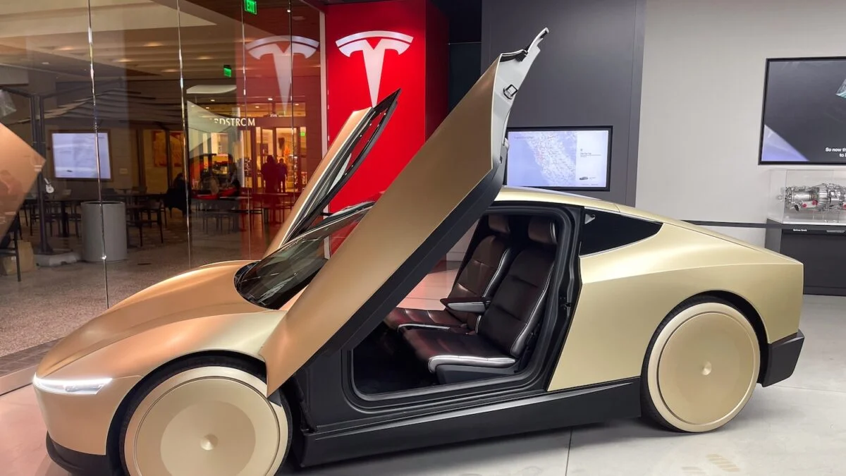 Waymo vs. Tesla: The Bizarre Robotaxi Race Unveiled