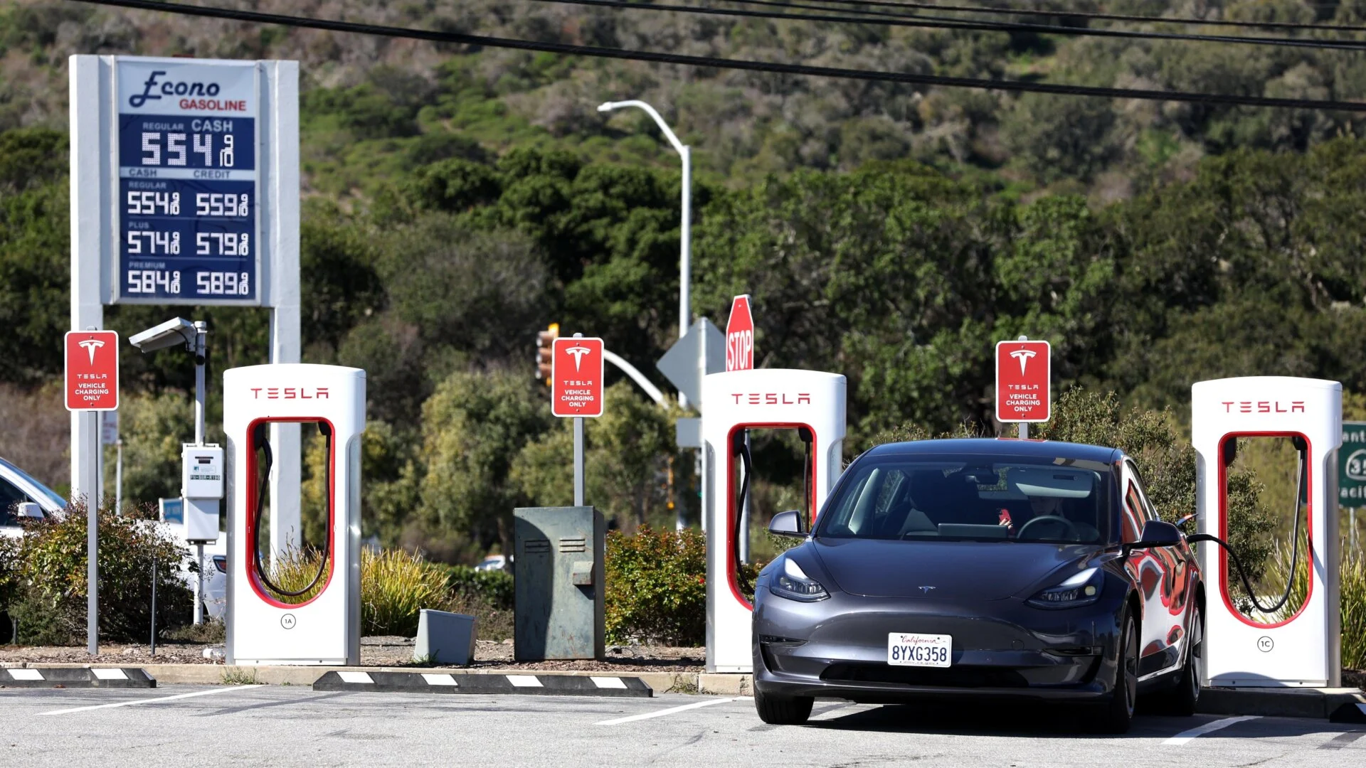 EV Fast Charging: Downsides & Battery Life Realities