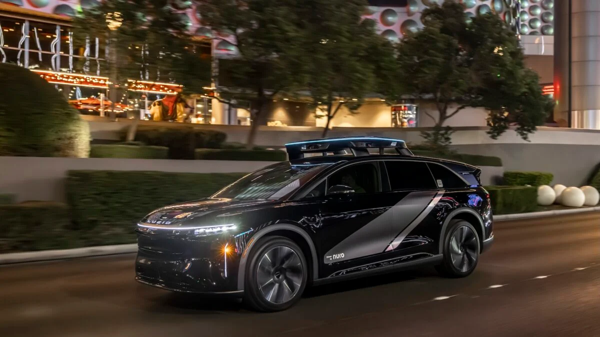 Uber Revives Self-Driving Taxis: New Robotaxi with Lucid & Nuro
