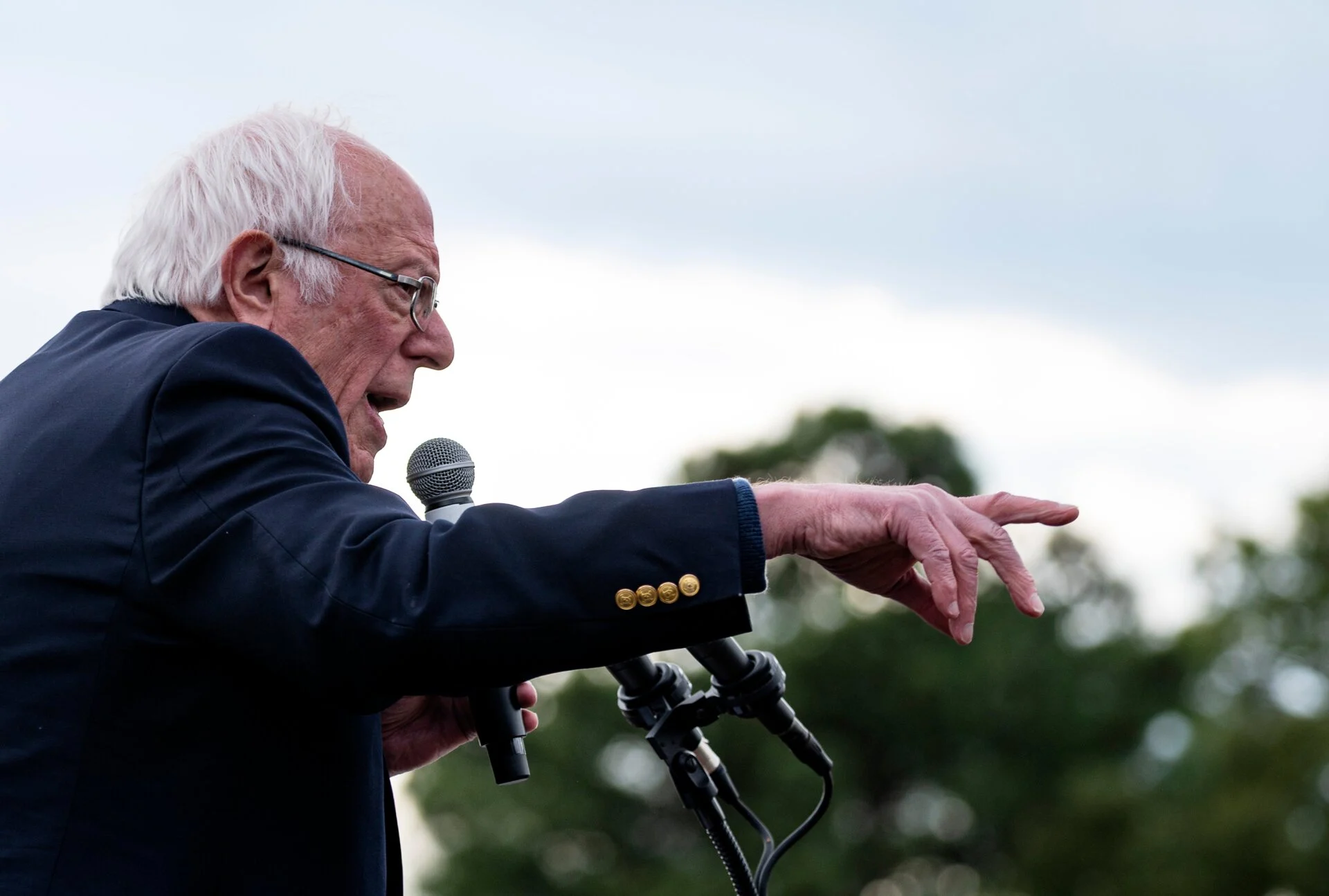Bernie Sanders Proposes Moratorium on AI Data Center Construction