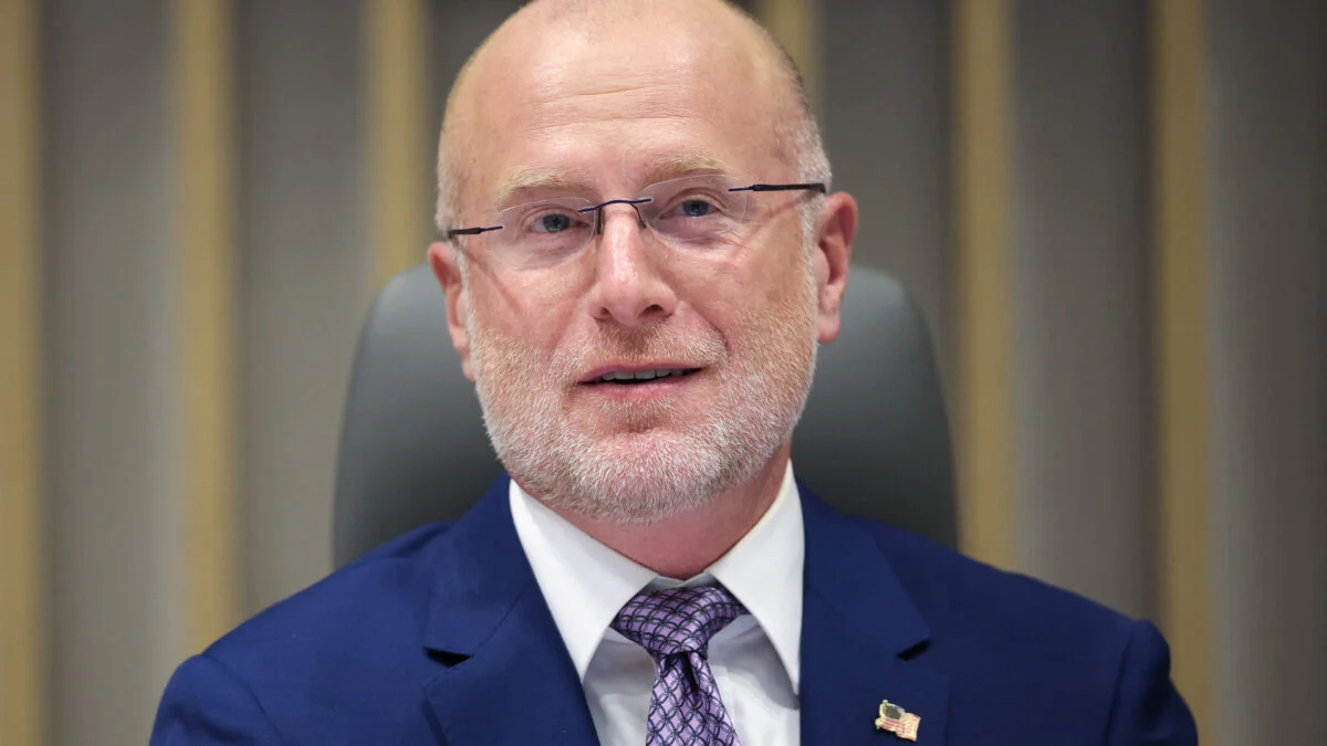 FCC Chairman Threatens to Revoke TV Licenses Over Iran Coverage