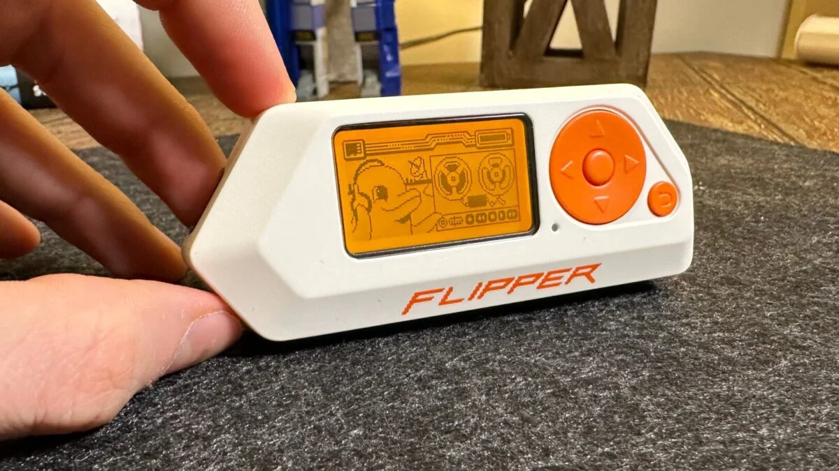 Flipper Zero AI Upgrade Sparks Backlash from Old Fans