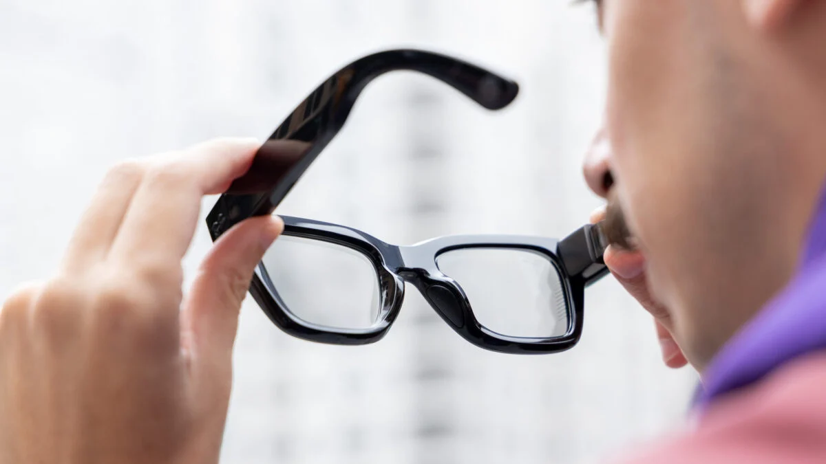 Meta Smart Glasses Surveillance: Wearers Are Being Watched Too