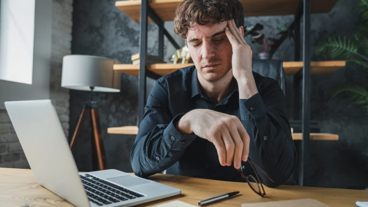 Gen Z AI Use Plateaus as Youth Lose Hope: Workforce & Economic Impact