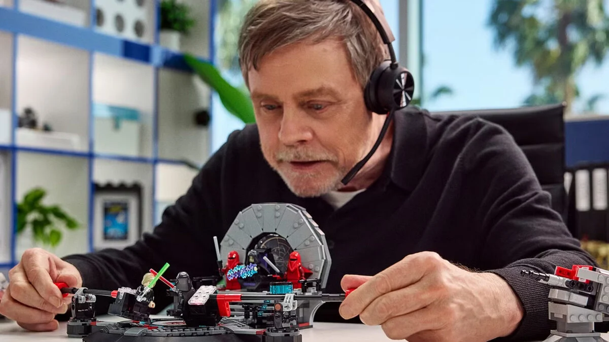 Mark Hamill Endorses LEGO Smart Bricks Amid Controversy