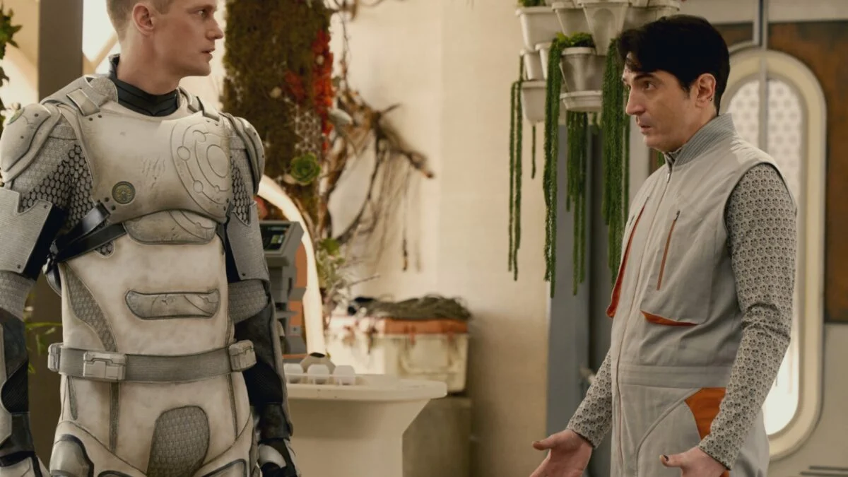 Martha Wells Hints Murderbot Diaries Ending; Platform Decay in May