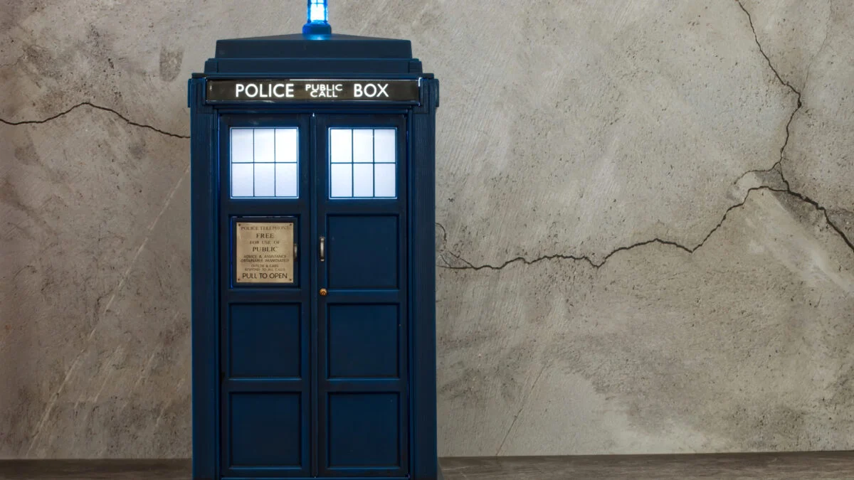 Talkie: Vintage LLM Trained on Pre-1930 Data - Can It Predict WWII?