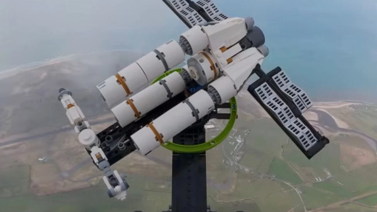 Watch Lego Project Hail Mary Set Nearly Reach Space | Guinness Record