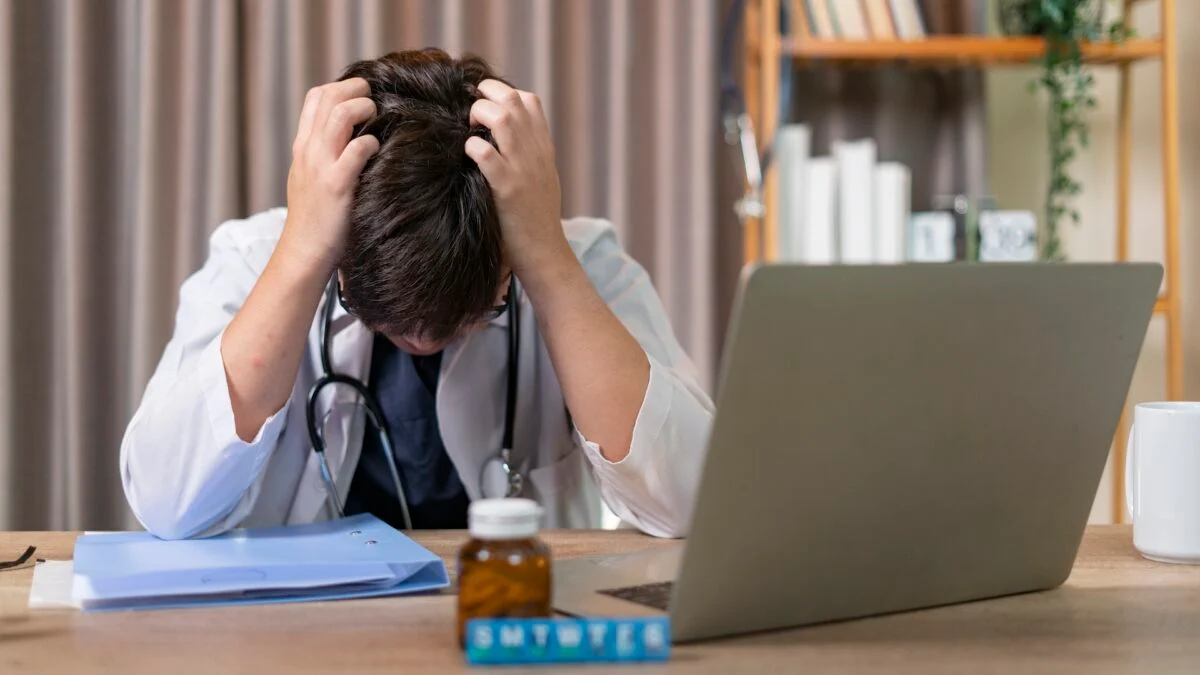 65% of U.S. Doctors Use OpenEvidence AI Chatbot, Report Says