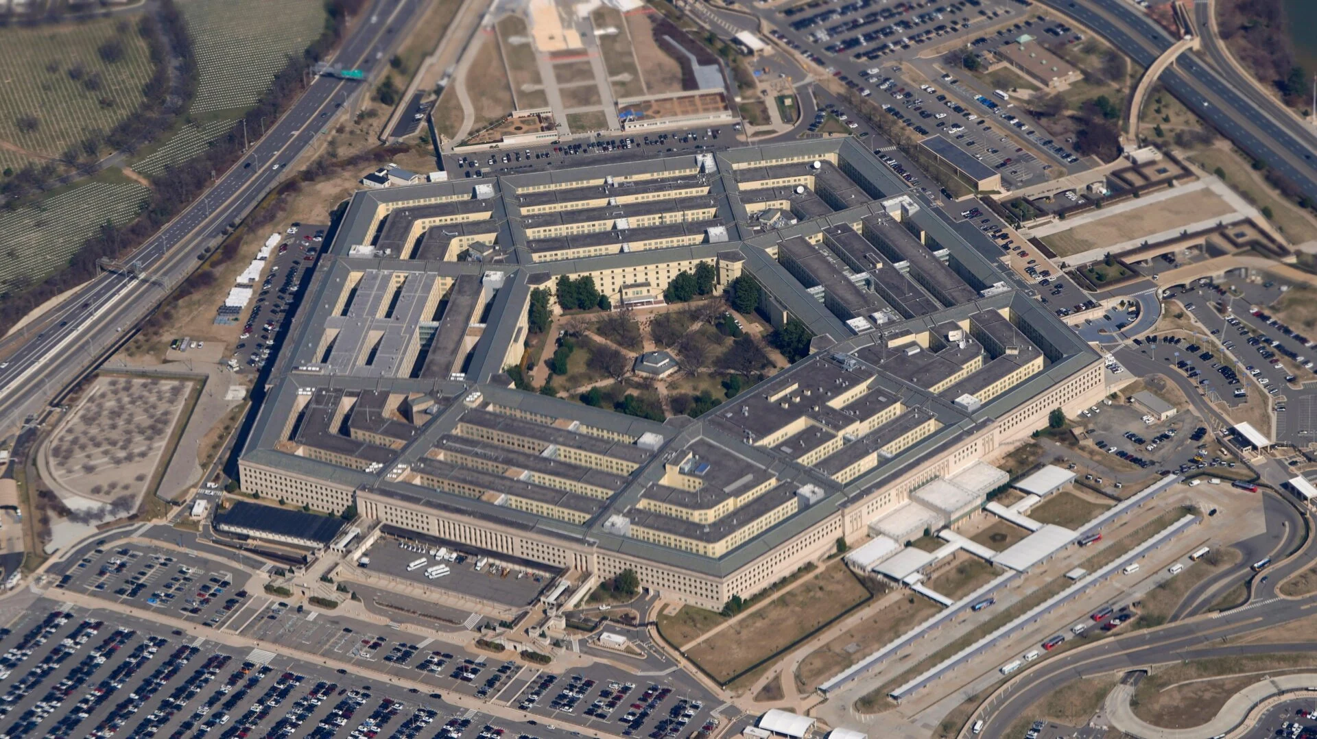 Four Tech Firms Fill Gap After Anthropic Refuses Pentagon AI Deal