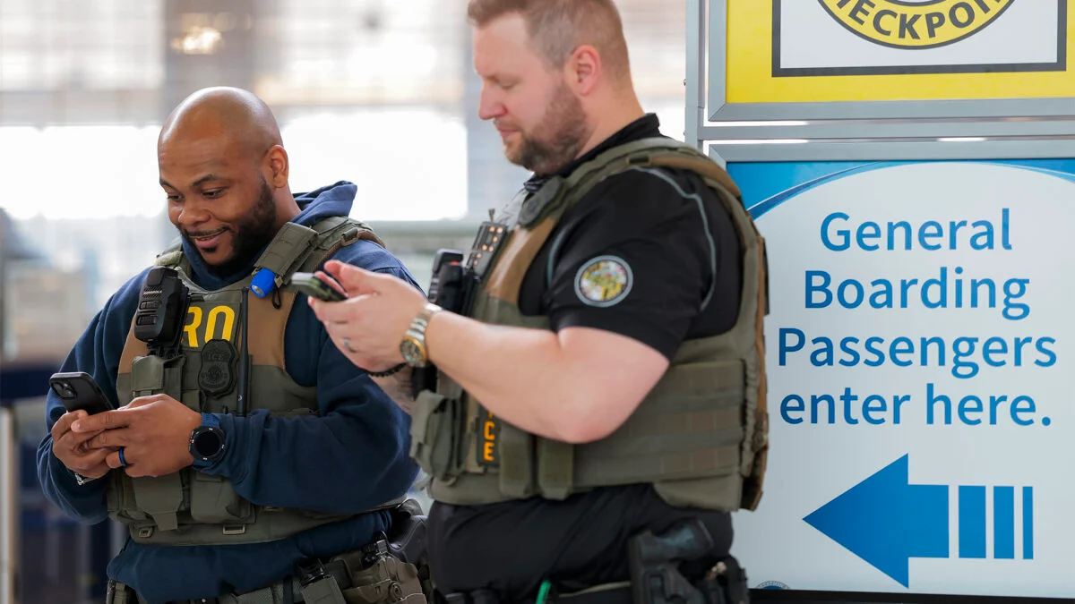 ICE Impersonators Use WhatsApp to Scam Immigrants Amid Deportations