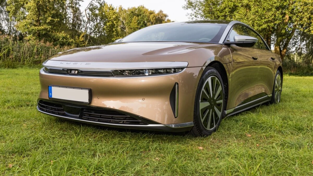 Lucid Cuts 2026 Production Target After Sales Stall, $1B Loss
