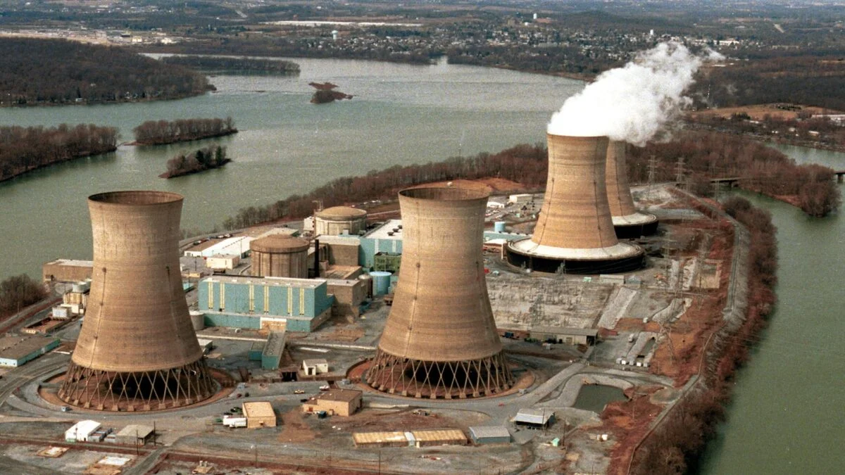 Only 27% Support AI Data Centers; Americans Prefer Nuclear Plants
