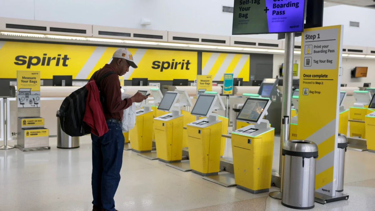 Fuel Crisis Halves Airline Profits; High Ticket Prices Likely