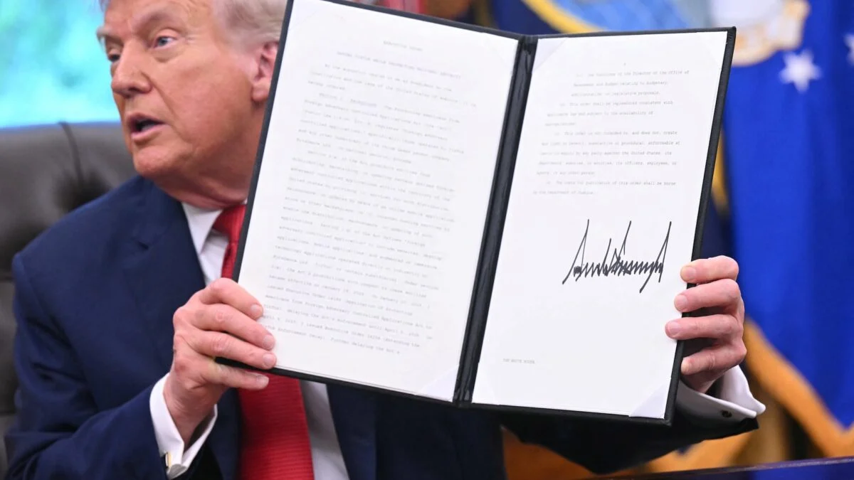 Trump Signs 2 Executive Orders to Accelerate Quantum Computing