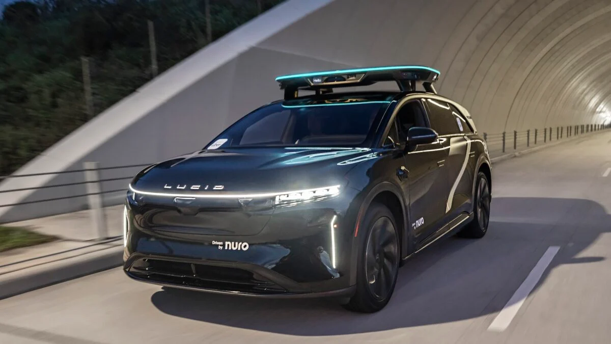 Uber Robotaxi Service Launches in Houston in 2027 with Lucid & Nuro