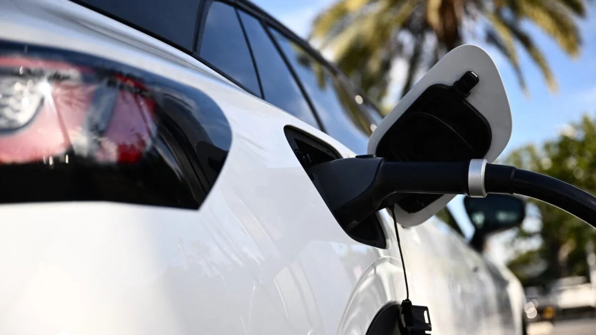 Lamppost EV Charging Expands in CA, NY & CT with Voltpost