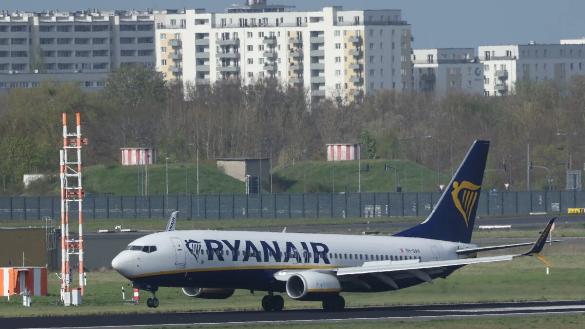 Passenger Partially Sucked Out of Ryanair Window; Seatbelt Saved Him