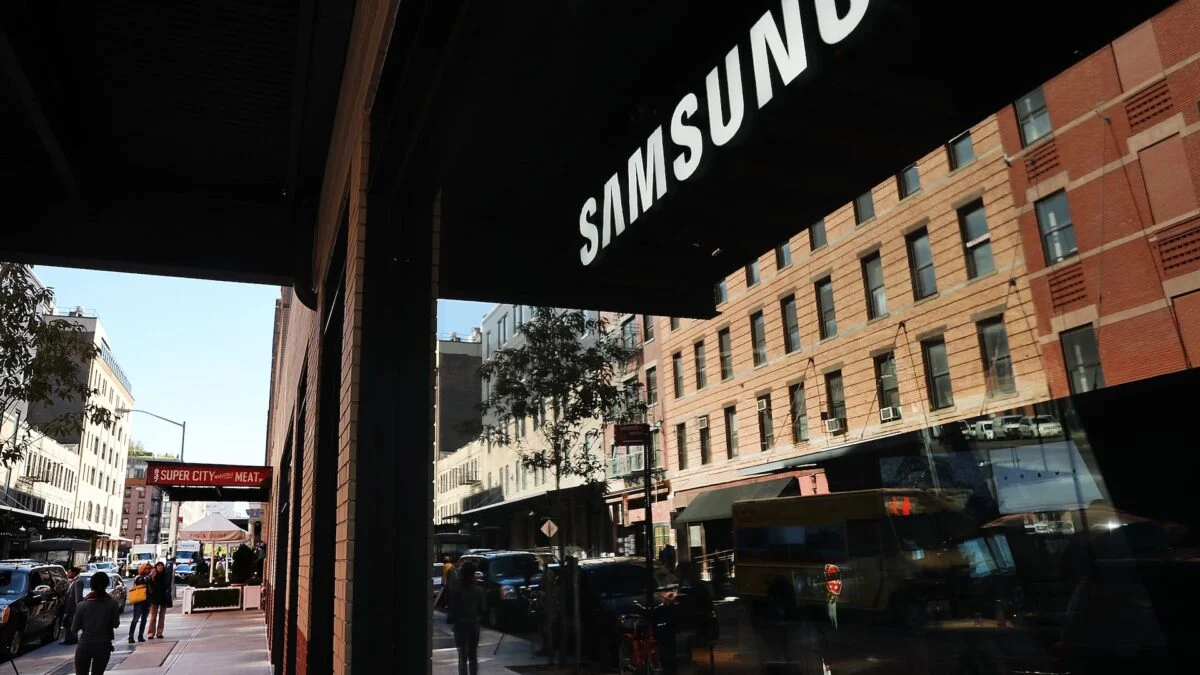 Samsung Cuts 839 U.S. Jobs; Smartphone Arm Struggles Despite AI Gains