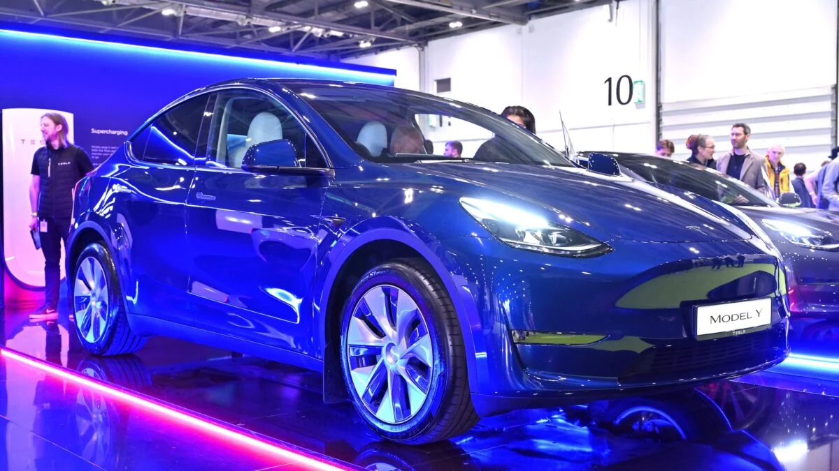Tesla Must Fix 20,000 Cars for Too-Bright Headlights Known Since 2024