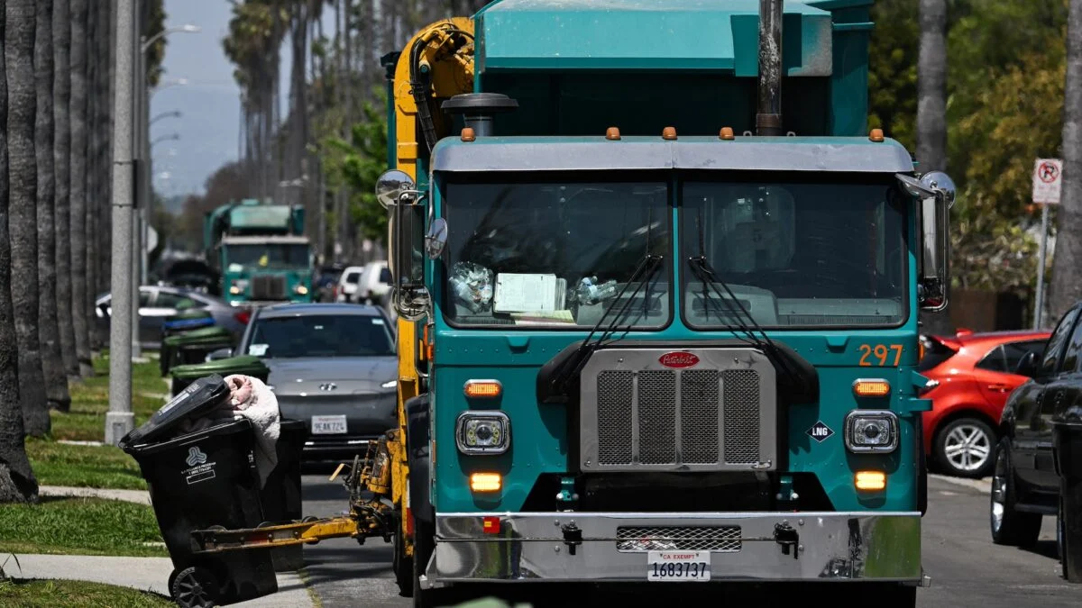 AI Cameras on Trash Trucks: Unregulated Mobile Surveillance Near You