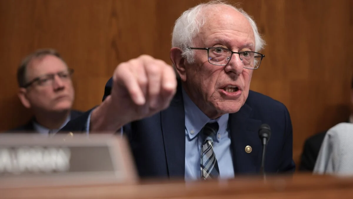 Bernie Sanders: Trump Renaming AI Super Intelligence Sparks Alarm