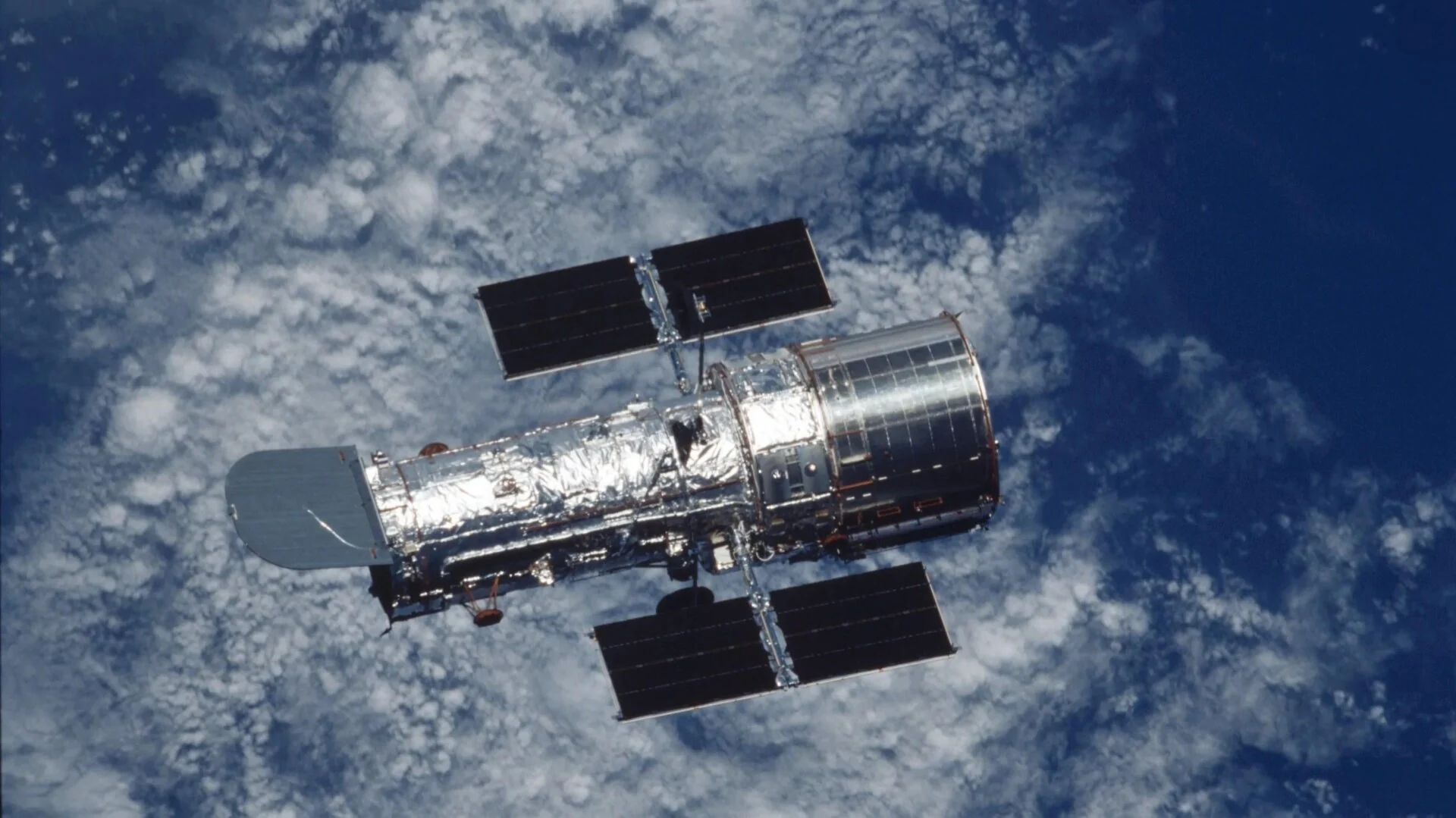 NASA Pleads With Commercial Space Industry to Save Hubble