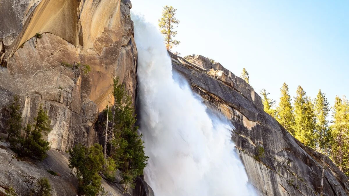 Teen Rescued After AI-Planned Hike Leaves Him Stranded on Cliff