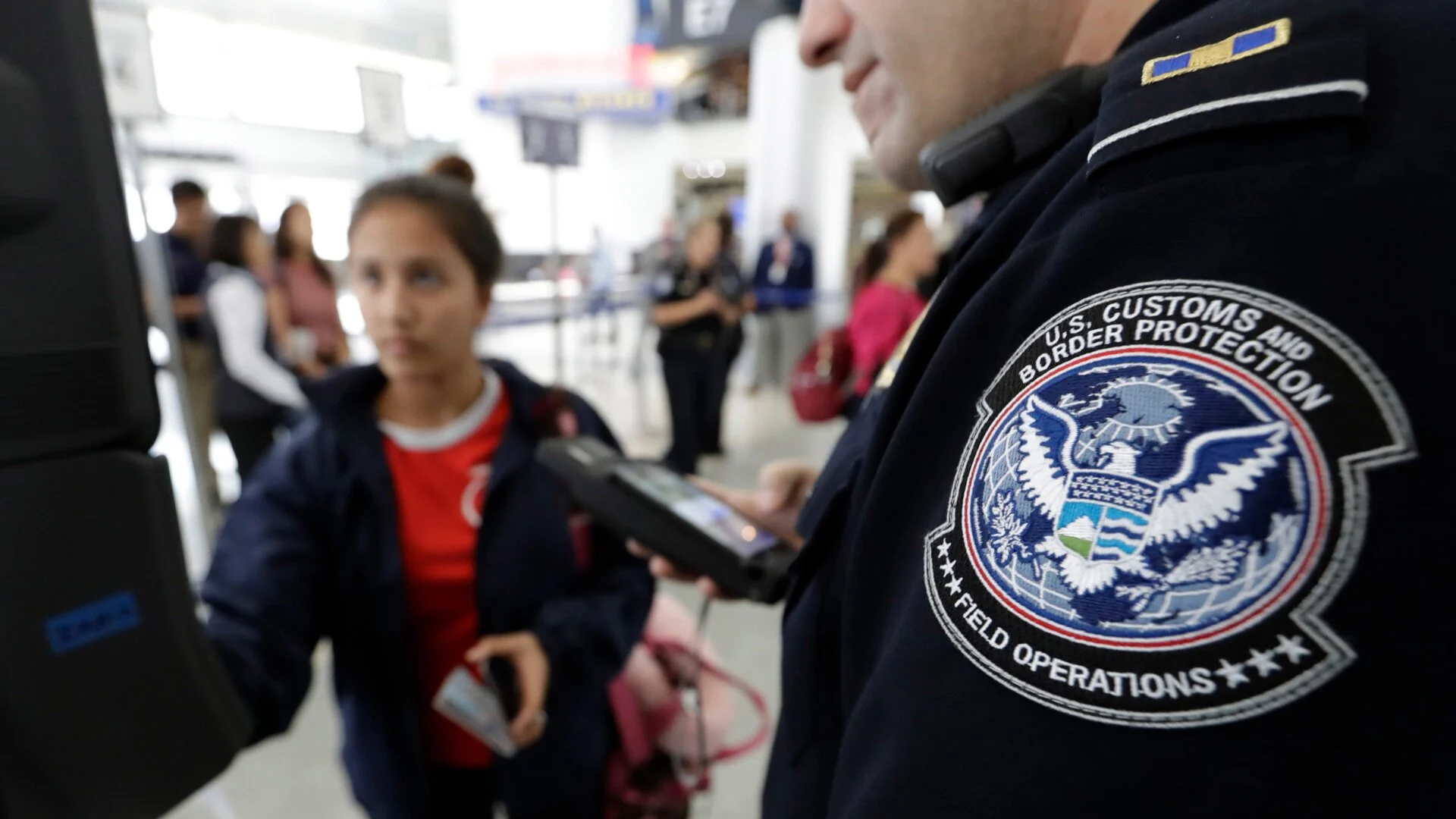 U.S. Border Device Searches Up 32%: Laptops & Phones Checked More